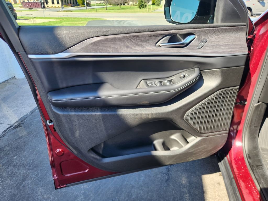 Used 2024 Jeep Grand Cherokee Limited image 24