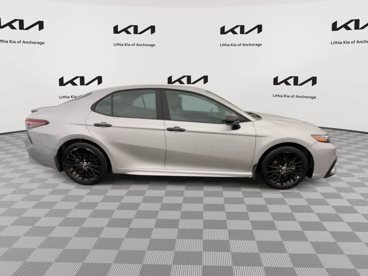 Used 2021 Toyota Camry SE AWD/4WD image 9