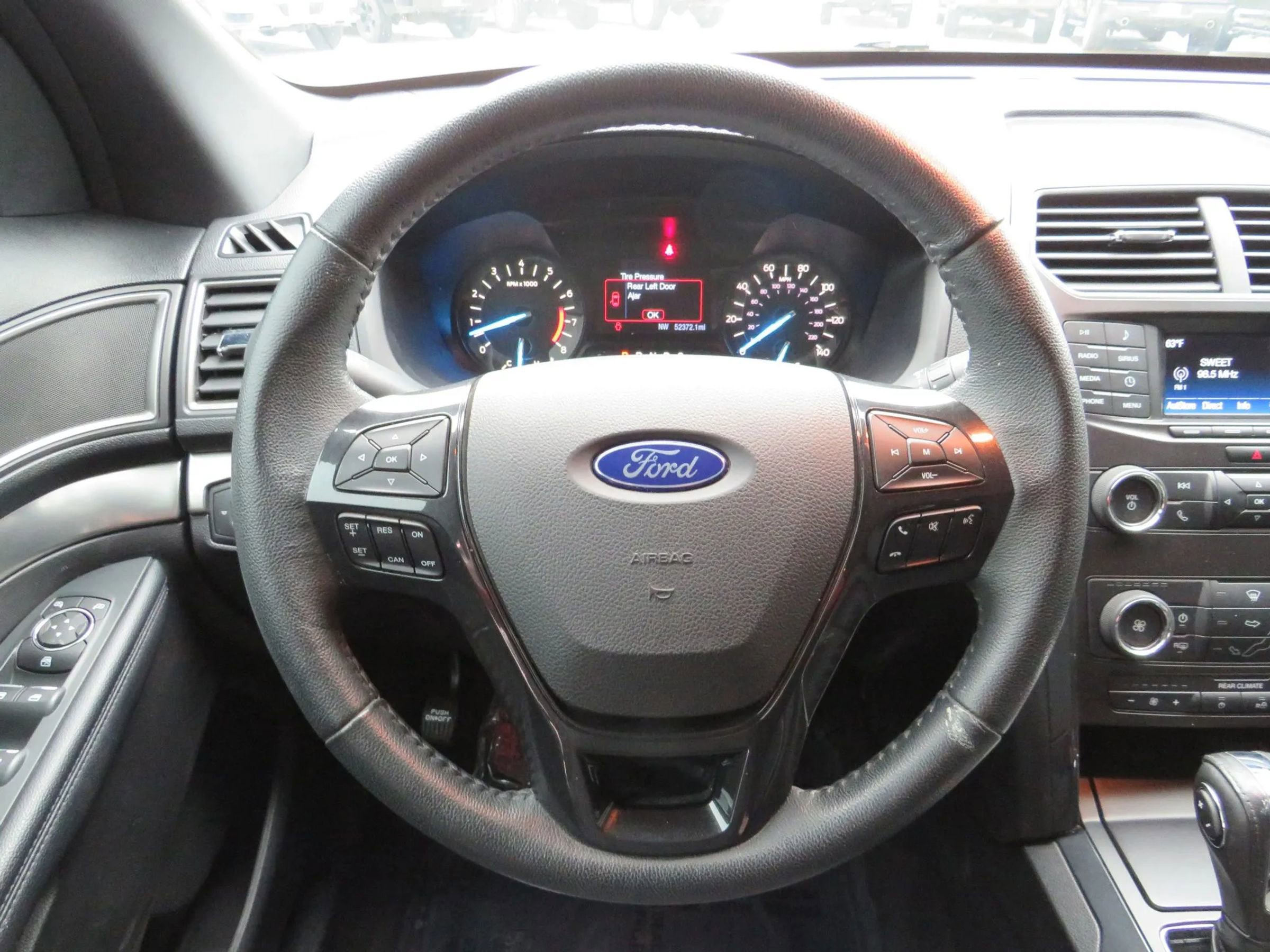 Used 2018 Ford Explorer XLT image 13
