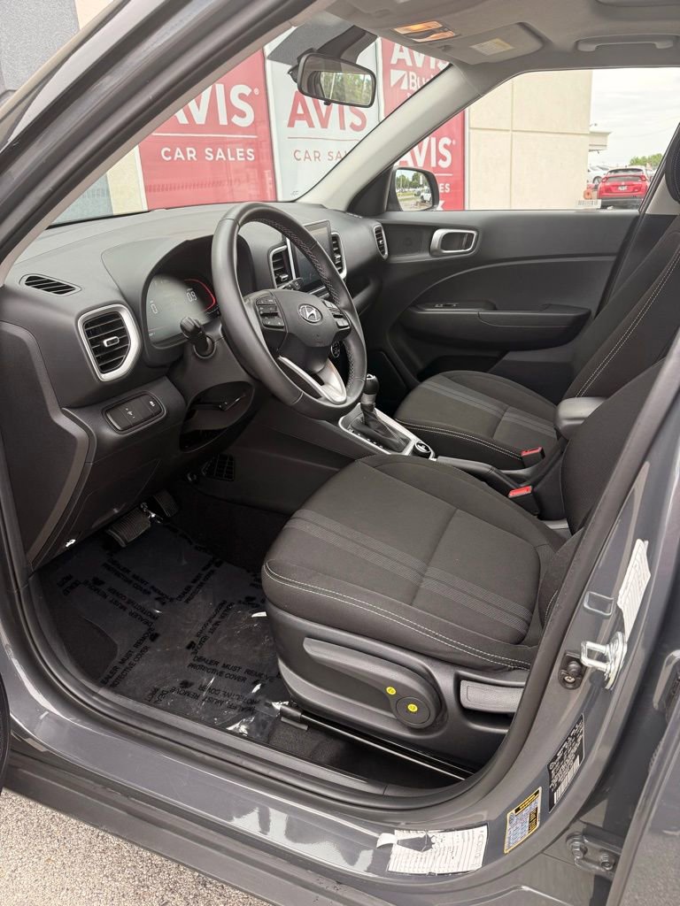 Used 2025 Hyundai Venue SEL FWD image 7