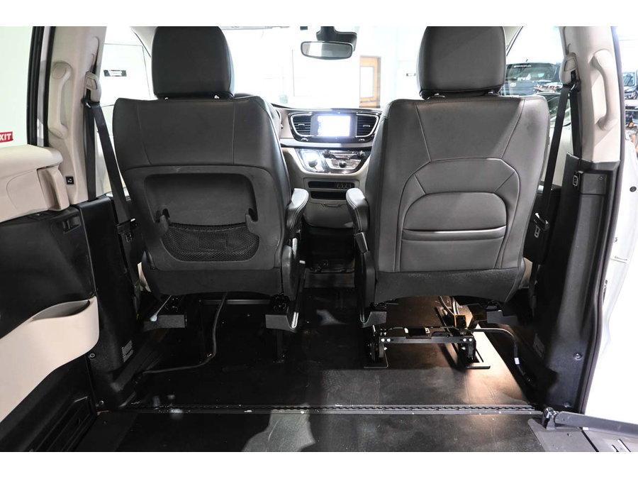 Used 2023 Chrysler Voyager LX FWD image 20