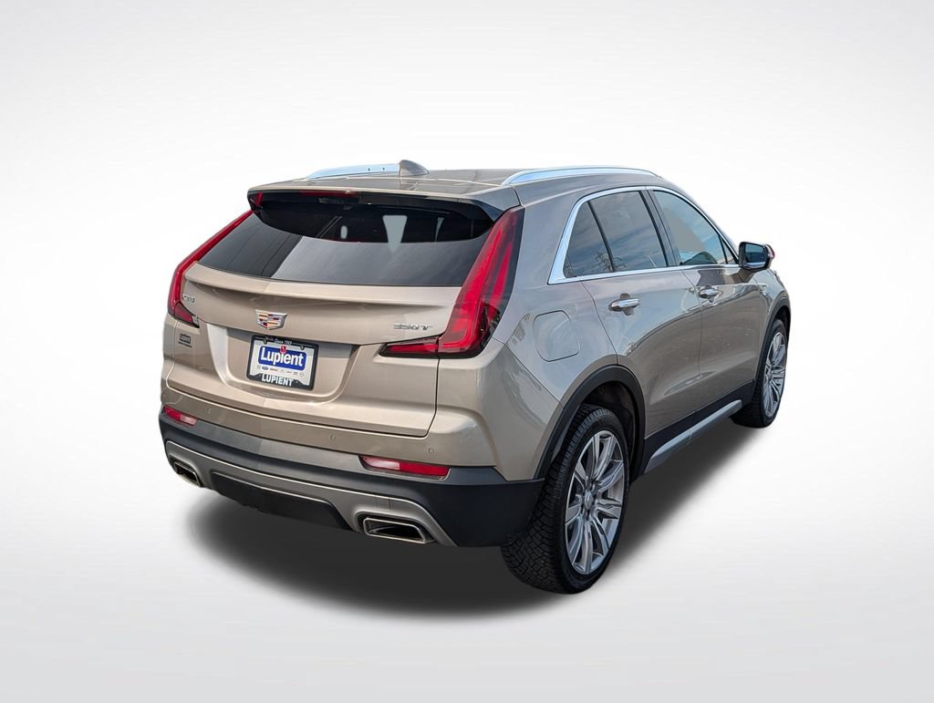 Used 2022 Cadillac XT4 Premium Luxury w/ Enhanced Visibility Package FWD image 3