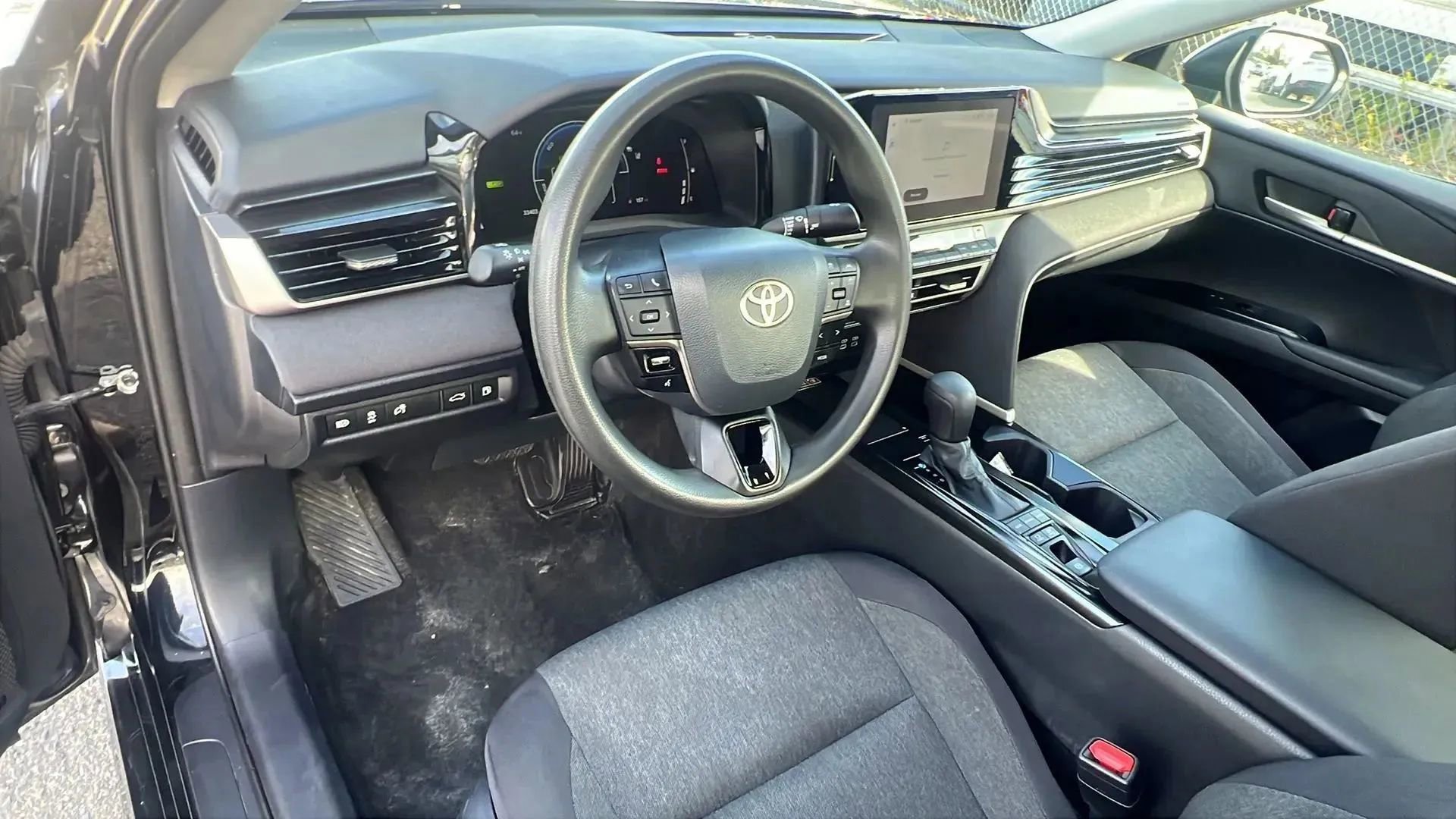 Used 2025 Toyota Camry LE image 23