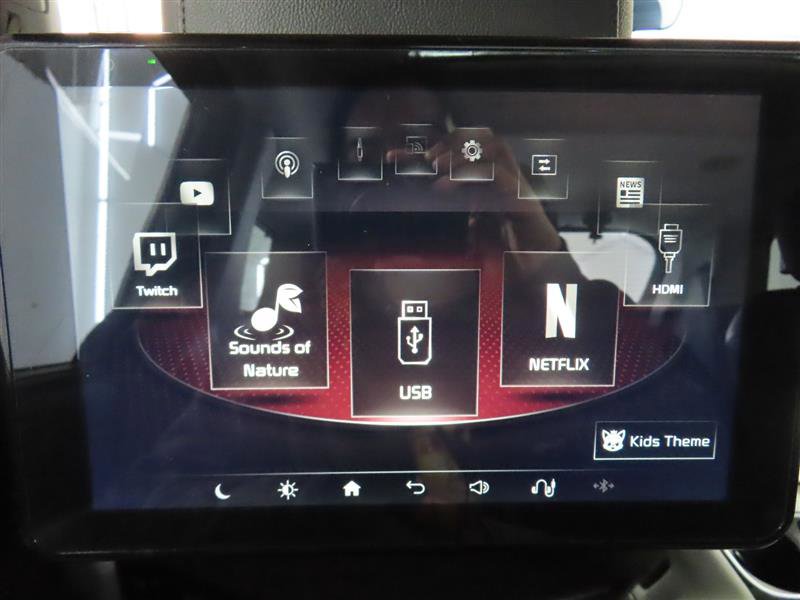 Used 2022 Kia Carnival SX Prestige image 34