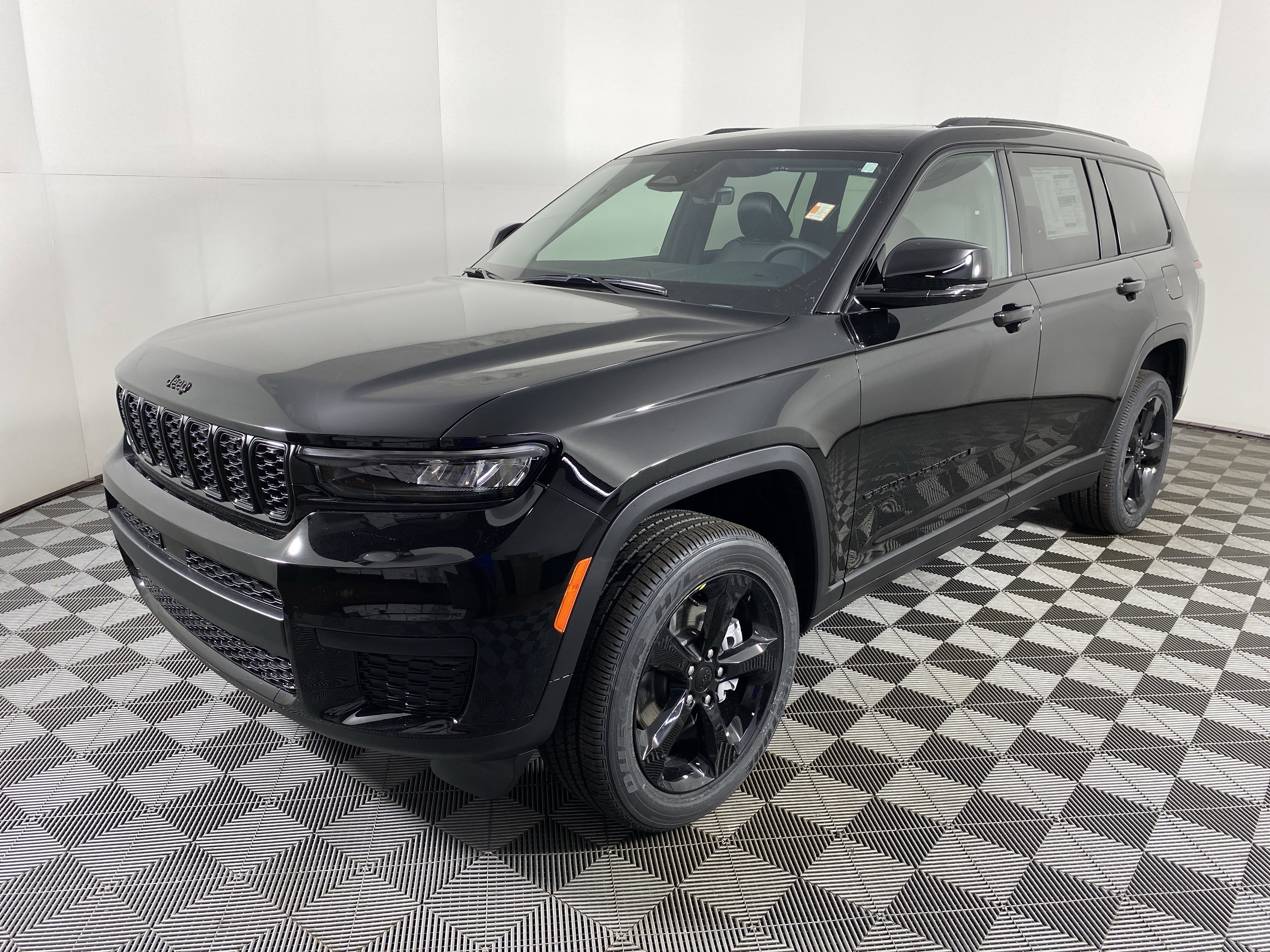 New 2025 Jeep Grand Cherokee L Altitude image 10