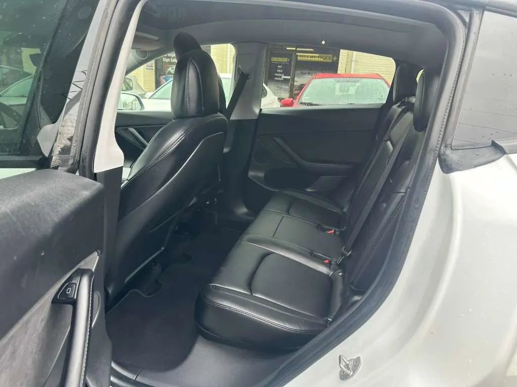 Used 2021 Tesla Model Y Long Range image 35
