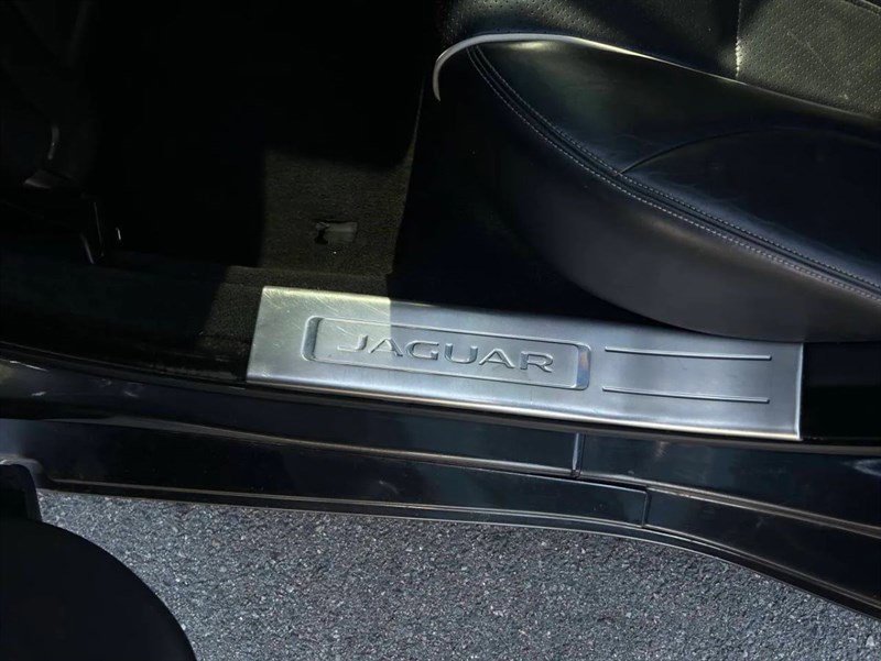 Used 2014 Jaguar XJ L Portfolio image 18