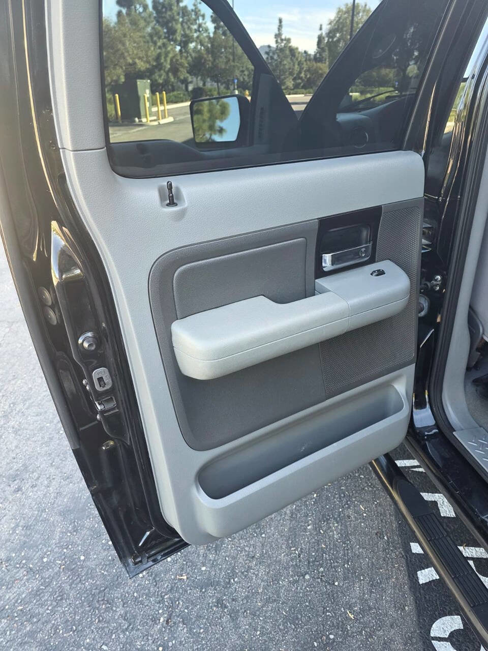 Used 2005 Ford F150 Lariat image 16