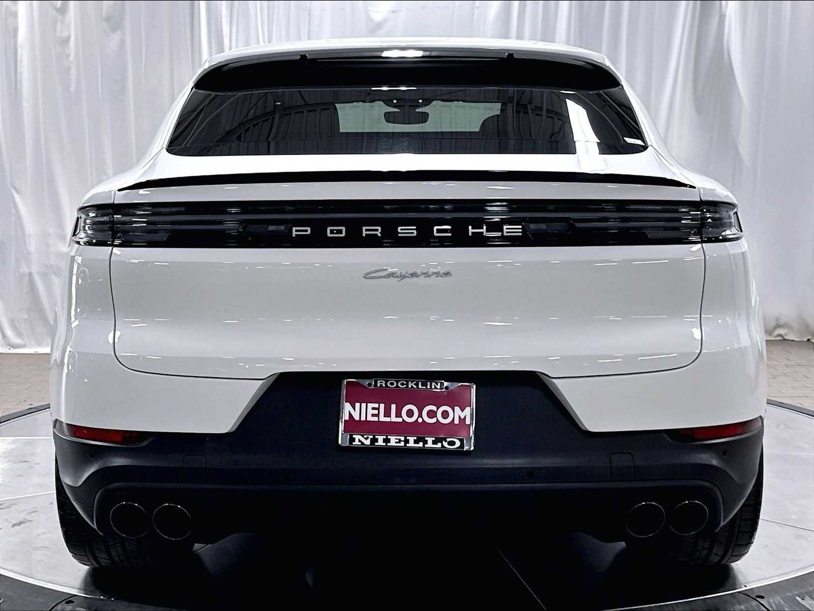 Used 2025 Porsche Cayenne Coupe AWD/4WD image 8