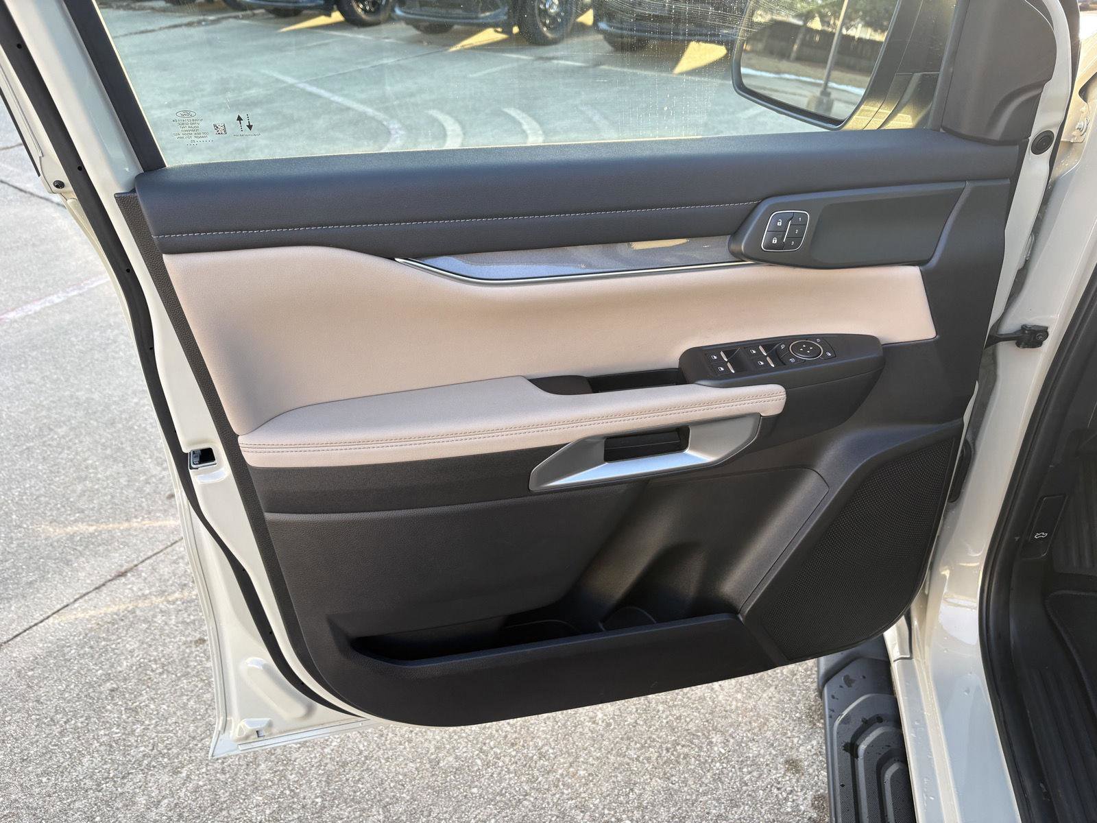 Used 2025 Ford Ranger Lariat w/ Advanced Towing Package image 3