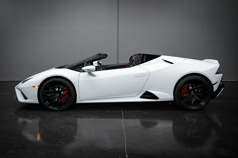 Used 2021 Lamborghini Huracan EVO RWD image 4