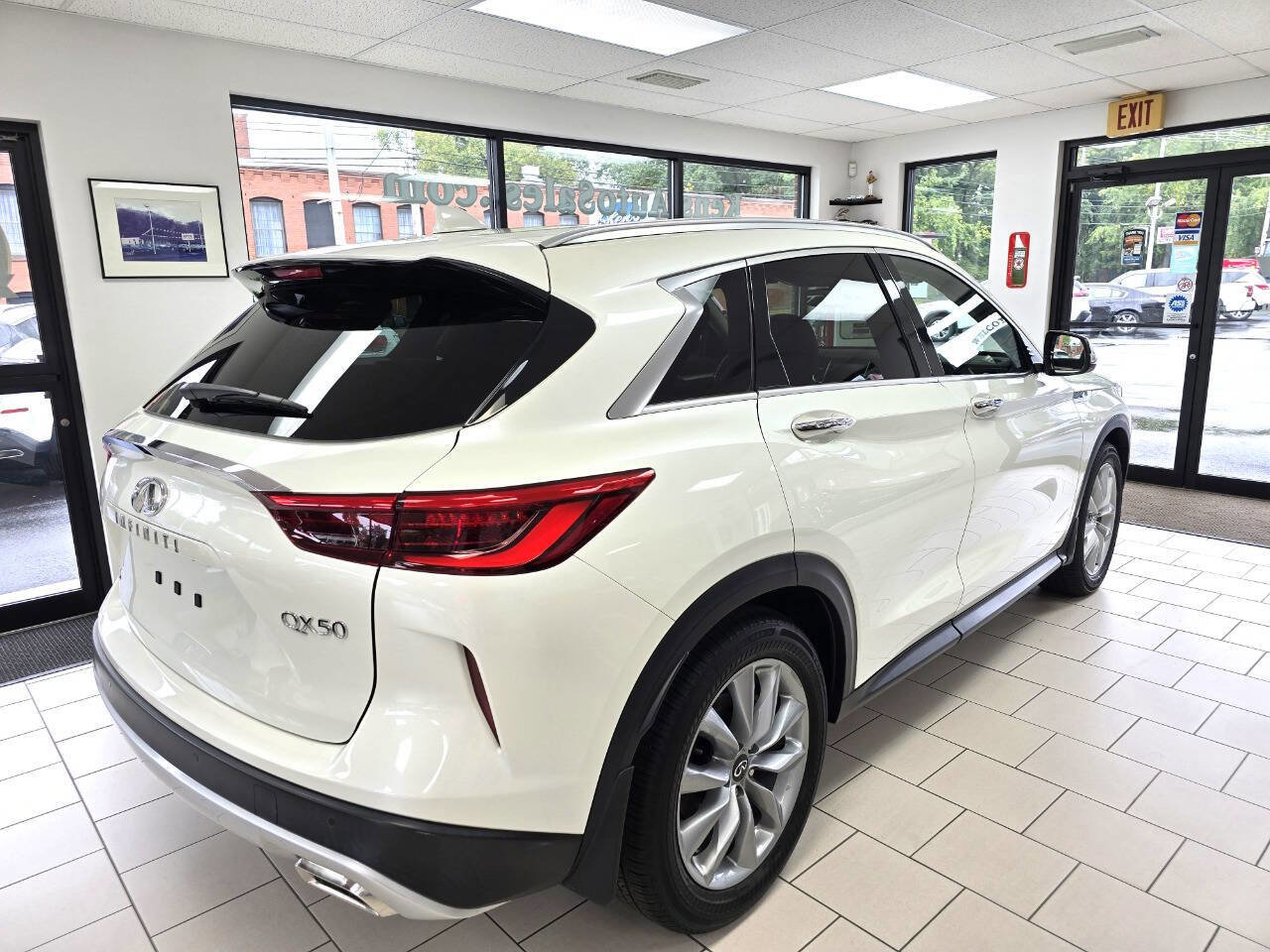 Used 2021 INFINITI QX50 Luxe w/ Cargo Package image 11