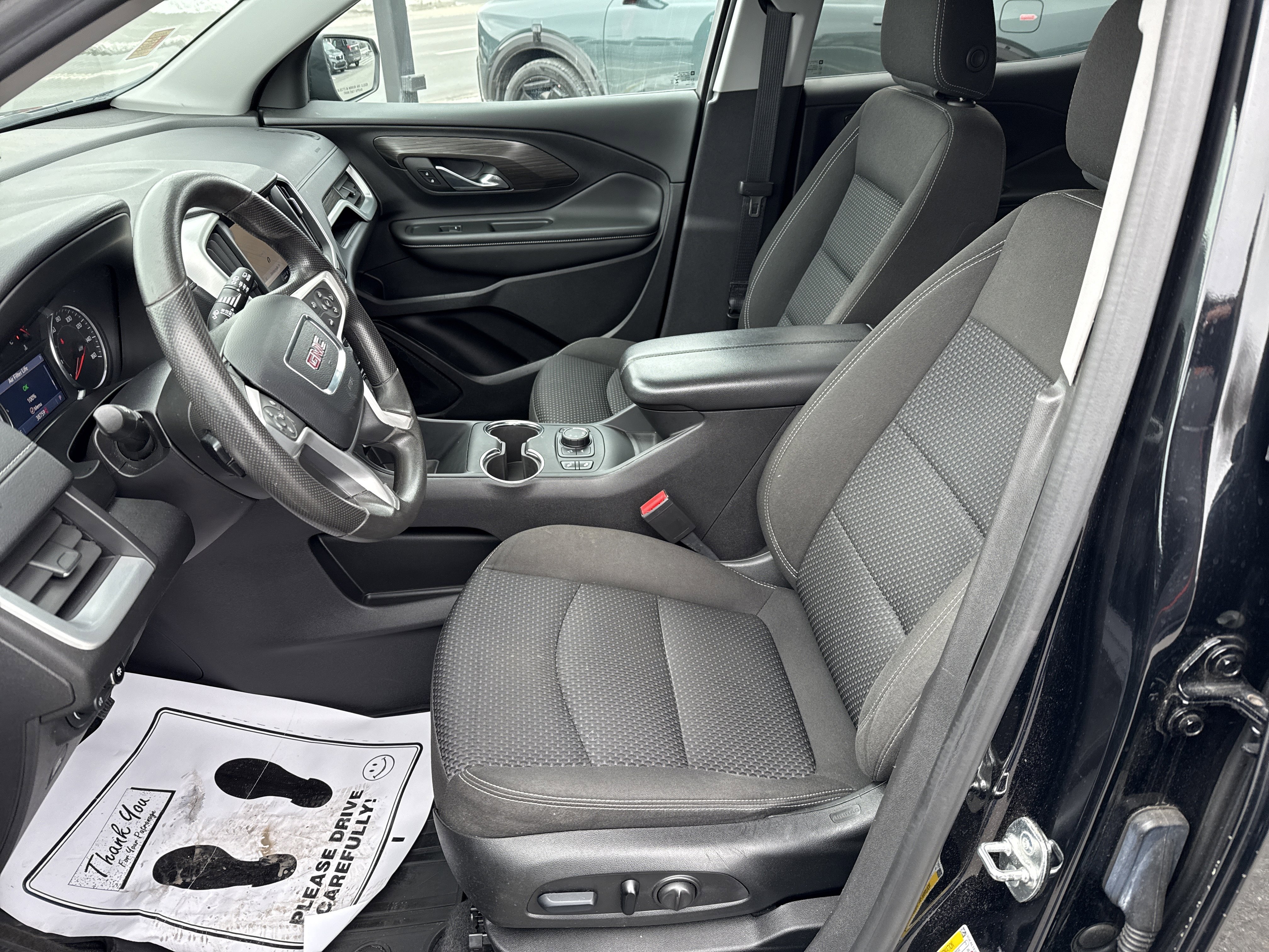 Used 2024 GMC Terrain SLE w/ Driver Convenience Package image 12