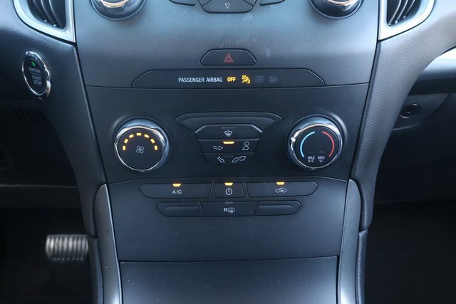 Used 2019 Ford Edge SE image 25