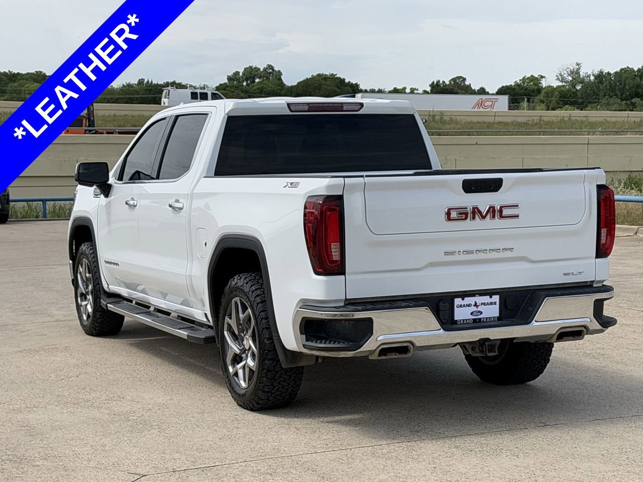 Used 2022 GMC Sierra 1500 SLT w/ SLT Convenience Package AWD/4WD image 7