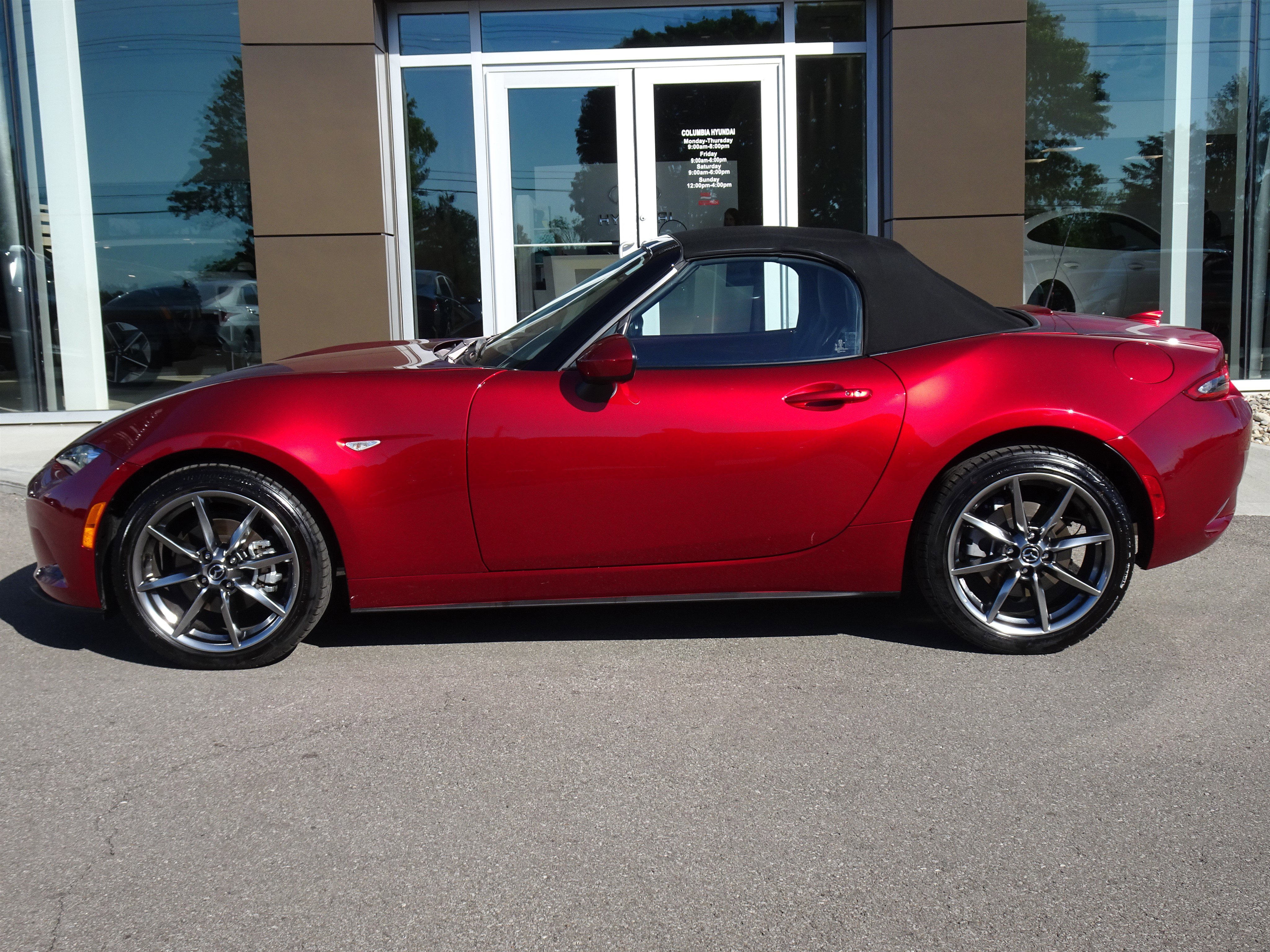 Used 2021 MAZDA MX-5 Miata Grand Touring RWD image 2