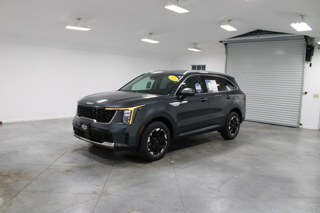 Used 2024 Kia Sorento S image 4