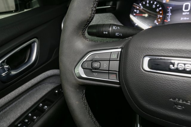 Used 2025 Jeep Compass Latitude image 29