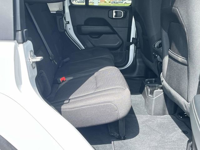 Used 2022 Jeep Wrangler Unlimited Sahara w/ Cold Weather Group image 21