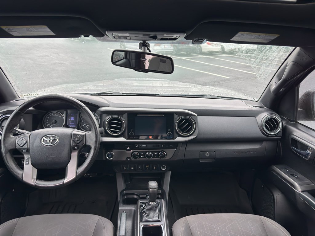 Used 2017 Toyota Tacoma TRD Sport image 16