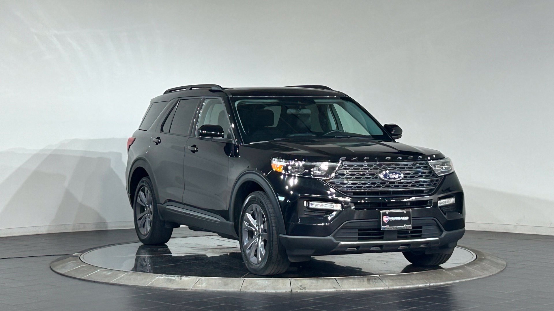 Used 2022 Ford Explorer XLT w/ Equipment Group 202A AWD/4WD image 2