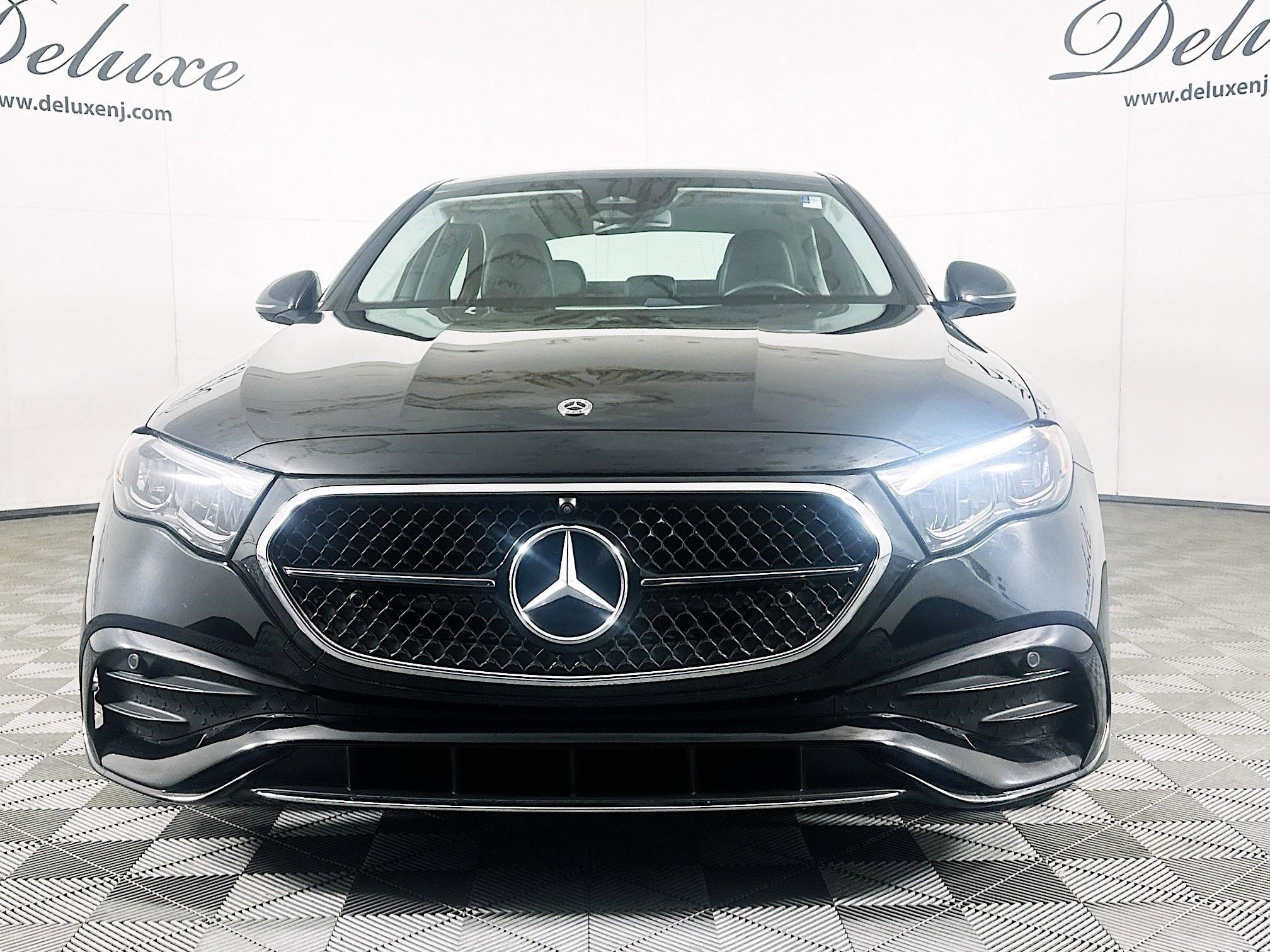 Used 2025 Mercedes-Benz E 450 4MATIC Sedan w/ MBUS Superscreen Package image 2