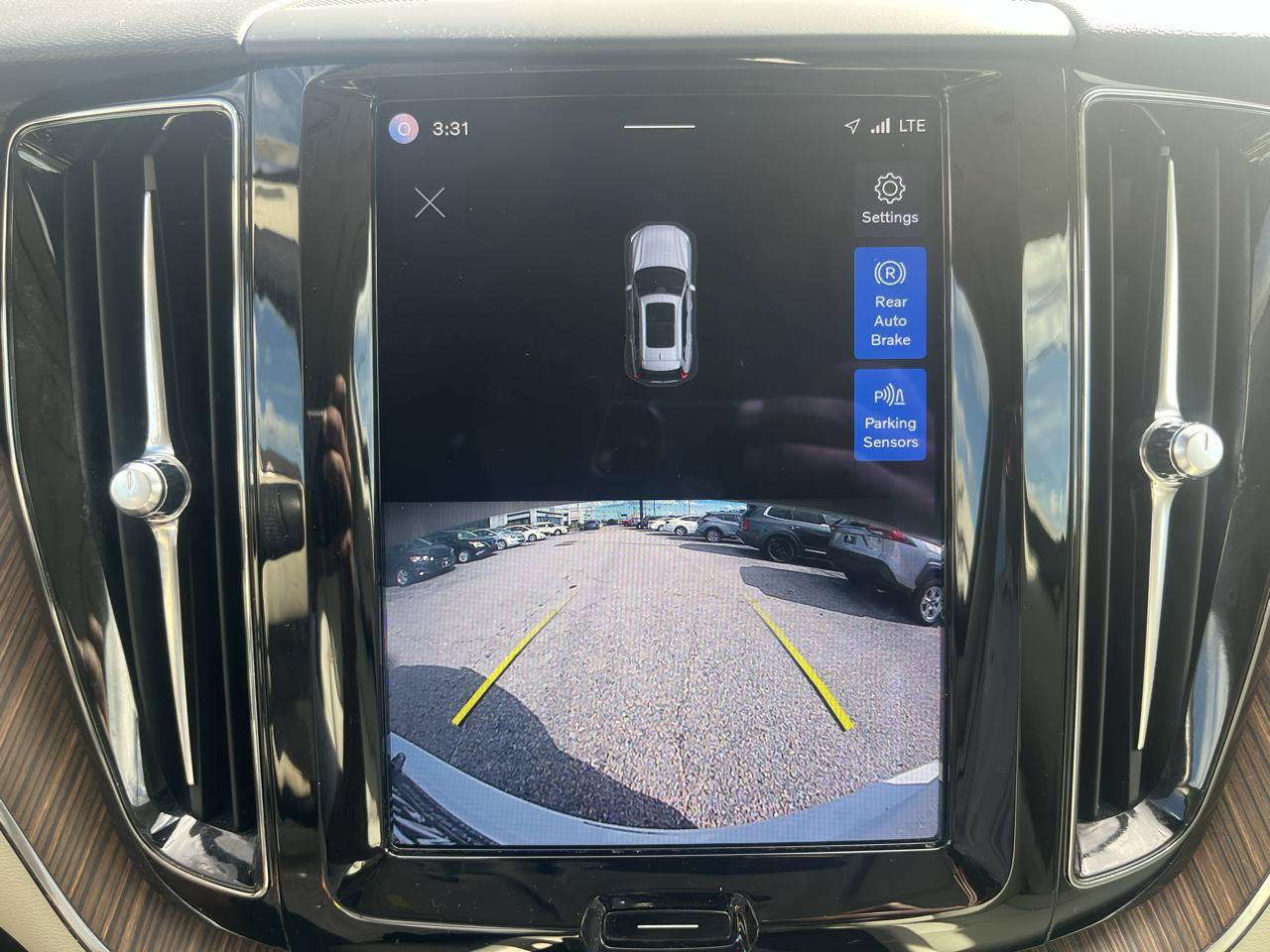 Used 2022 Volvo XC60 B5 Momentum AWD/4WD image 34