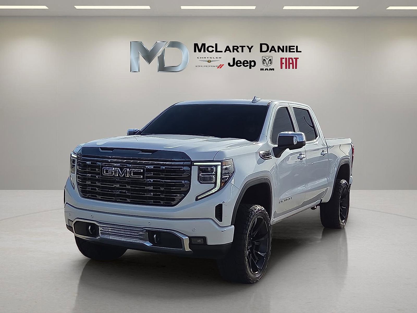 Used 2023 GMC Sierra 1500 Denali Ultimate image 2
