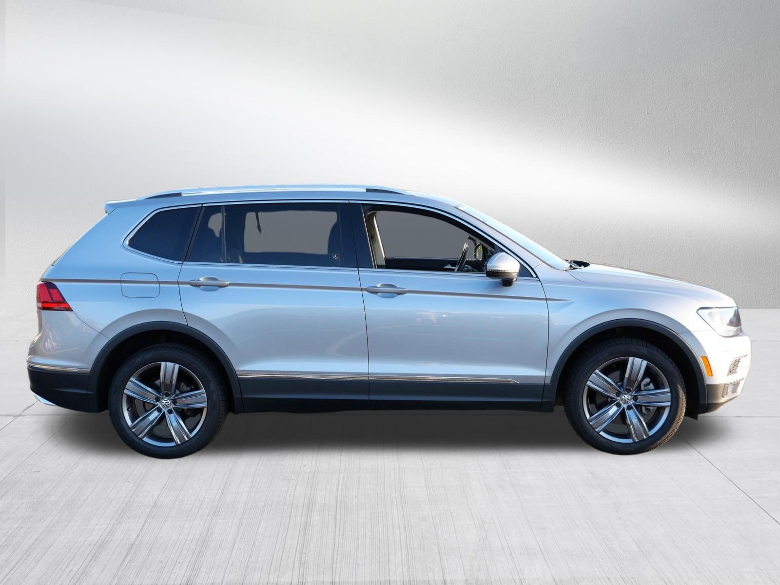 Used 2021 Volkswagen Tiguan SEL w/ 2-Row Tiguan MDO Package AWD/4WD image 8