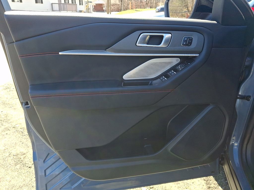 Used 2025 Ford Explorer ST image 13