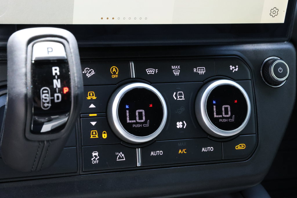 New 2026 Land Rover Defender 110 X-Dynamic SE AWD/4WD image 15