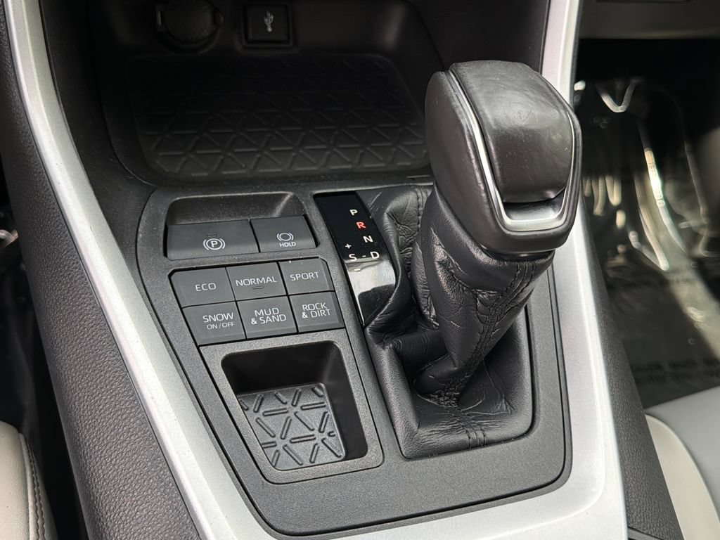 Used 2021 Toyota RAV4 XLE Premium AWD/4WD image 26