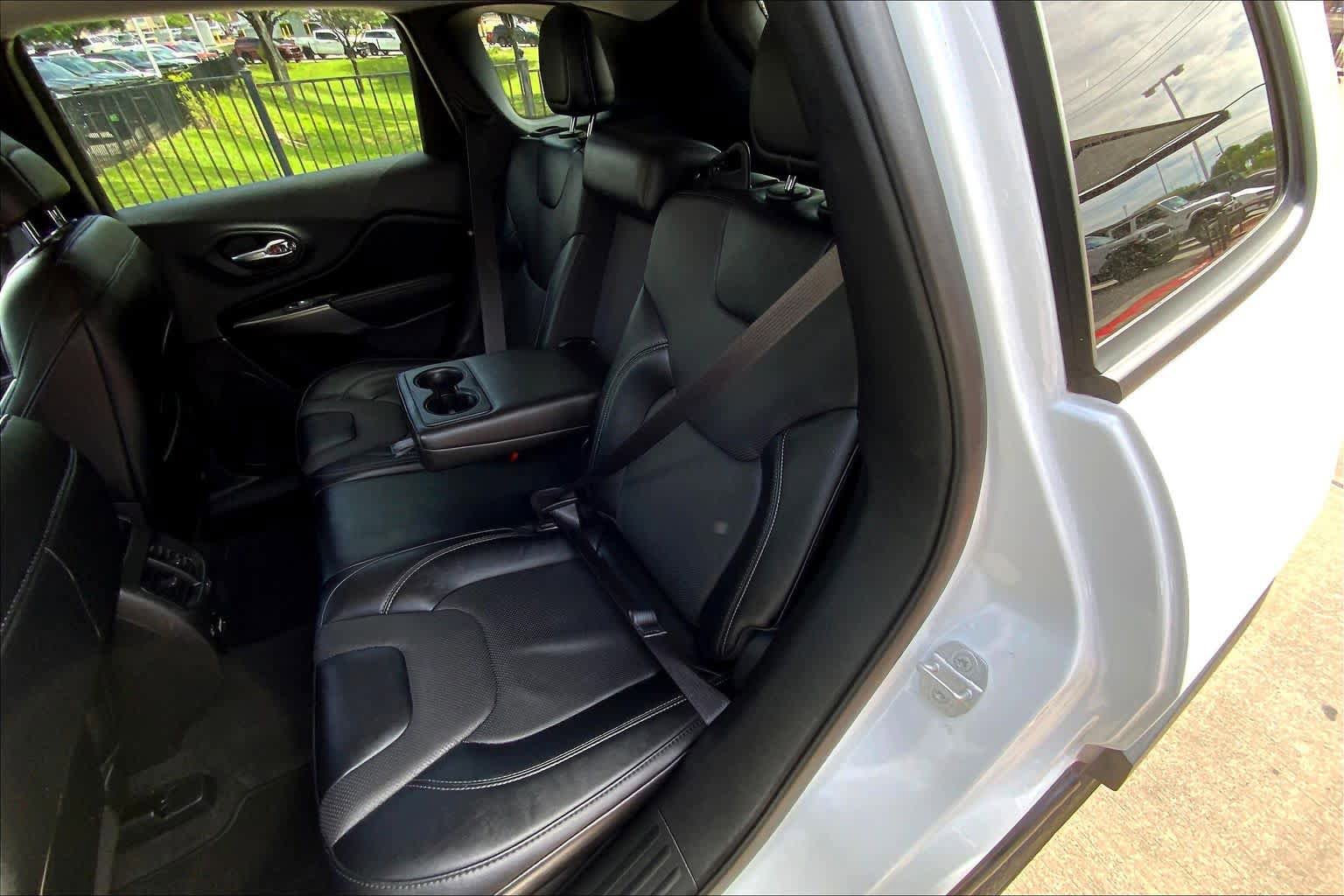 Used 2022 Jeep Cherokee Latitude Lux AWD/4WD image 19