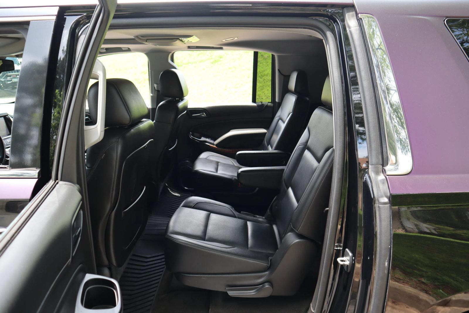 Used 2015 Chevrolet Suburban LTZ RWD image 12