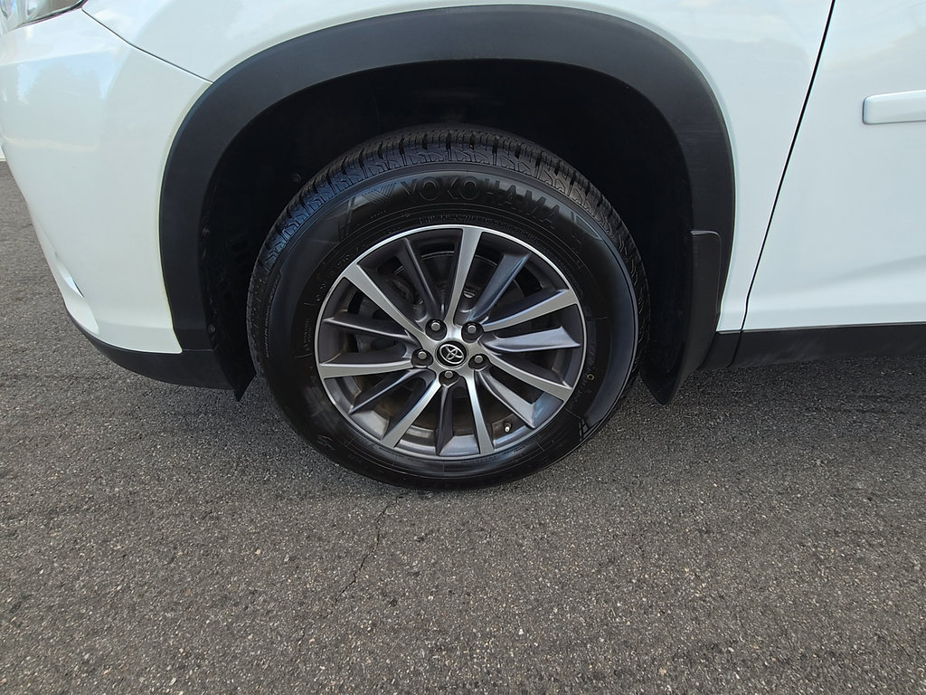 Certified 2019 Toyota Highlander XLE AWD/4WD image 9