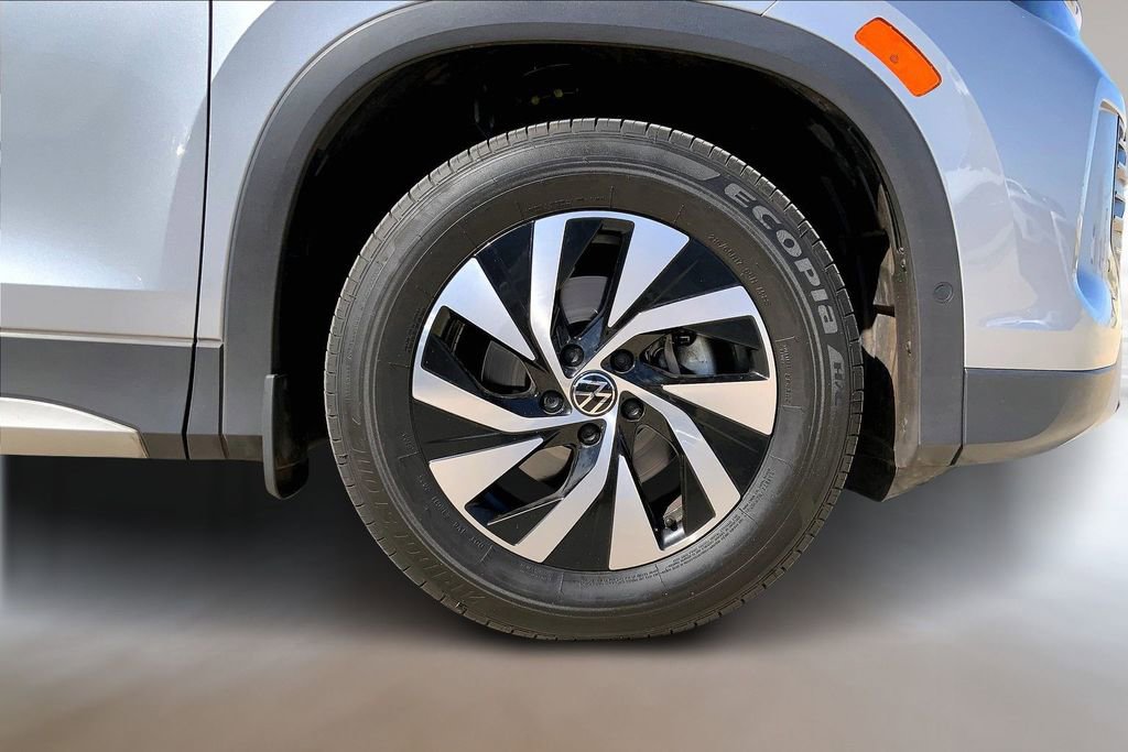 Certified 2025 Volkswagen Tiguan S image 9