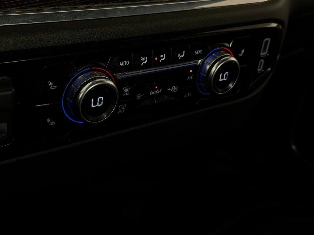 Used 2024 GMC Sierra 3500 SLE w/ SLE Convenience Package image 18