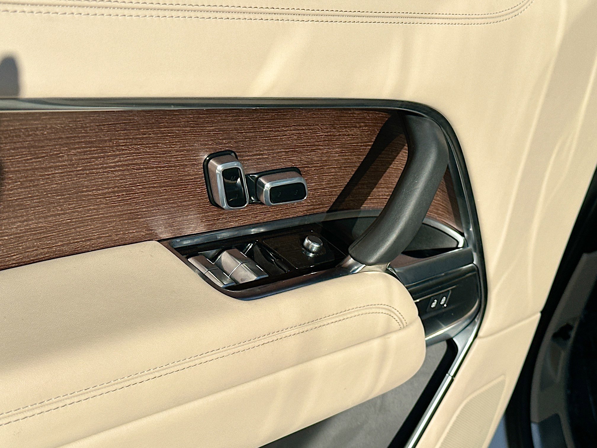 Used 2024 Land Rover Range Rover SE image 18