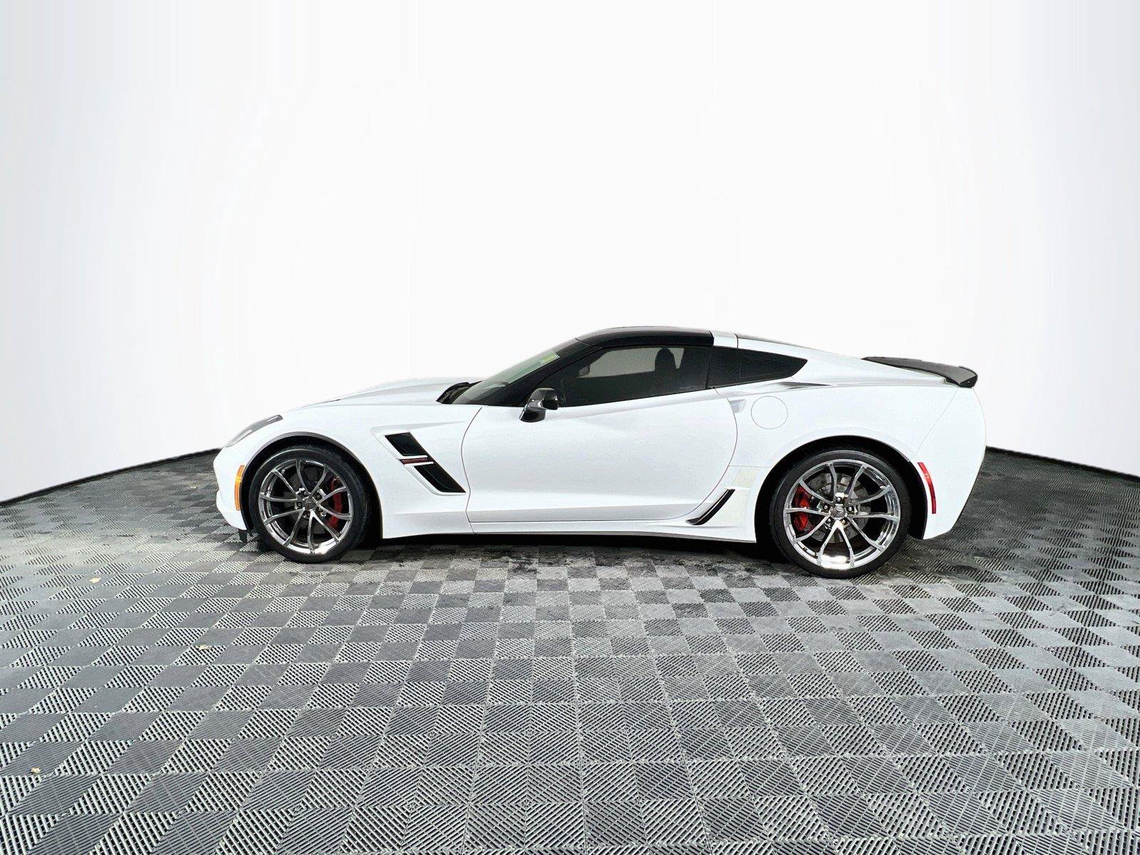 Used 2019 Chevrolet Corvette Grand Sport RWD image 3