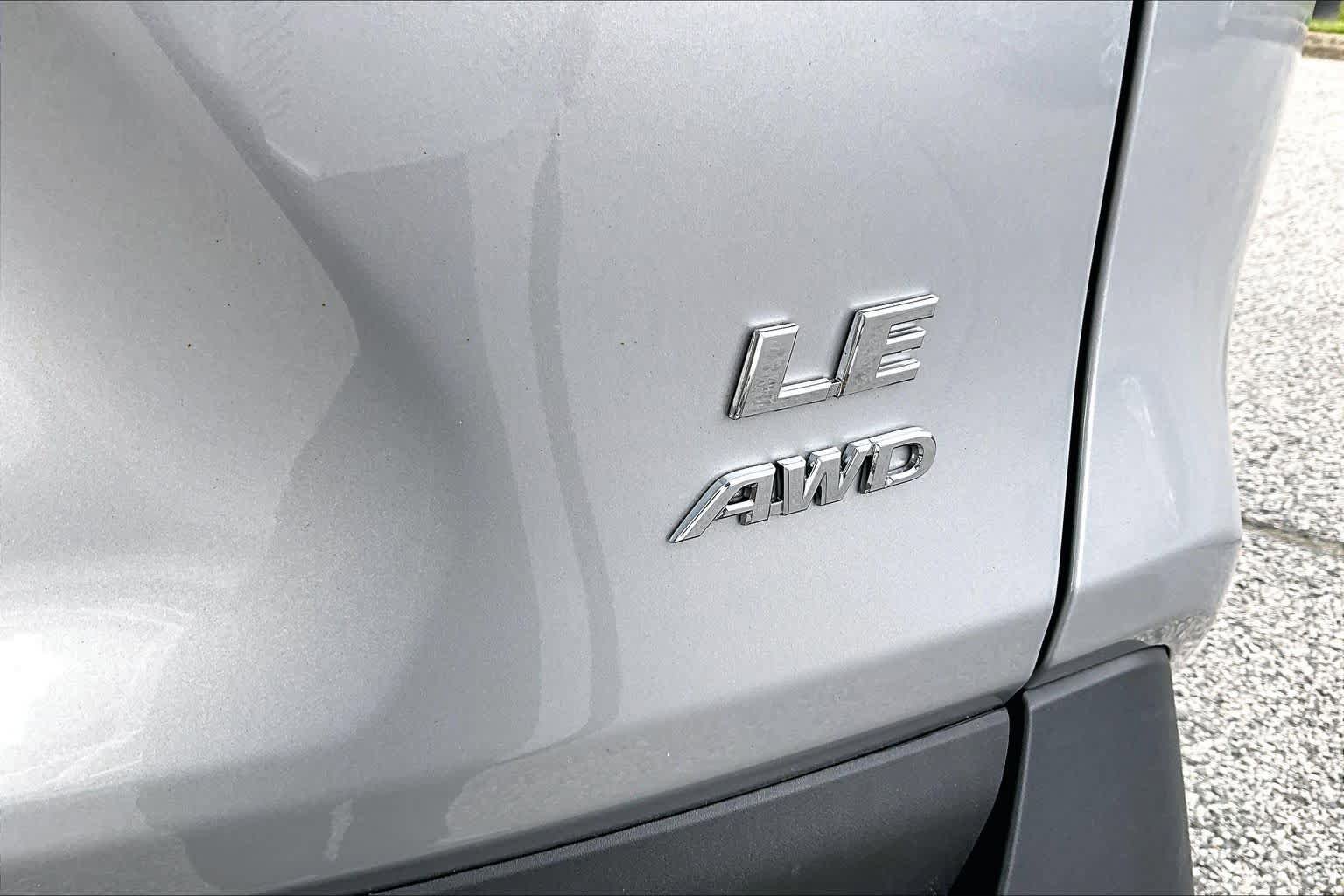 Used 2023 Toyota RAV4 LE AWD/4WD image 10