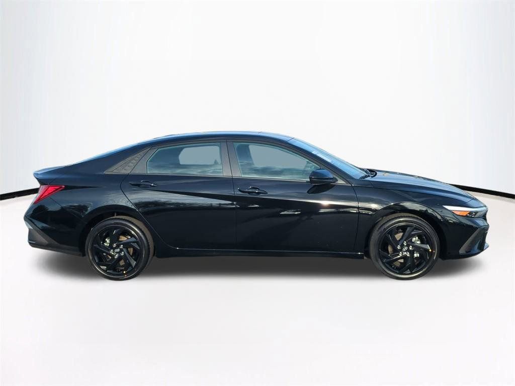 New 2026 Hyundai Elantra Sport image 4