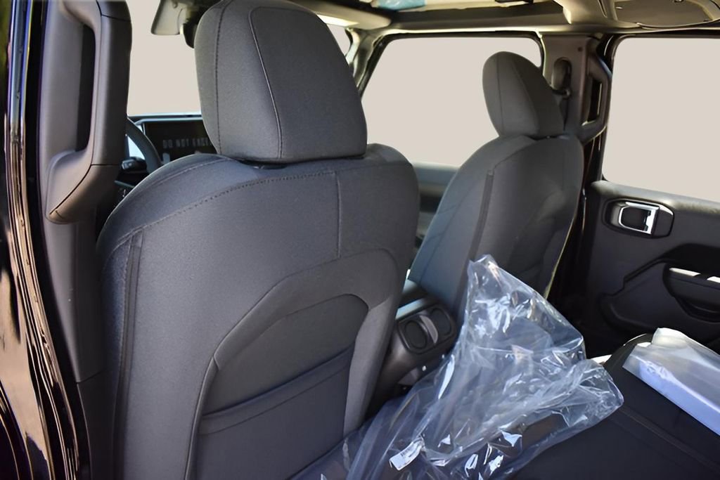 New 2025 Jeep Gladiator Sport image 14