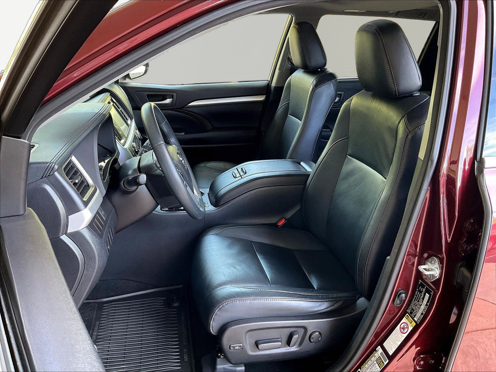 Used 2016 Toyota Highlander XLE AWD/4WD image 21