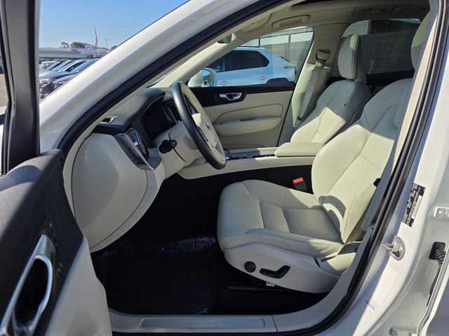 Used 2023 Volvo XC60 B5 Plus AWD/4WD image 17