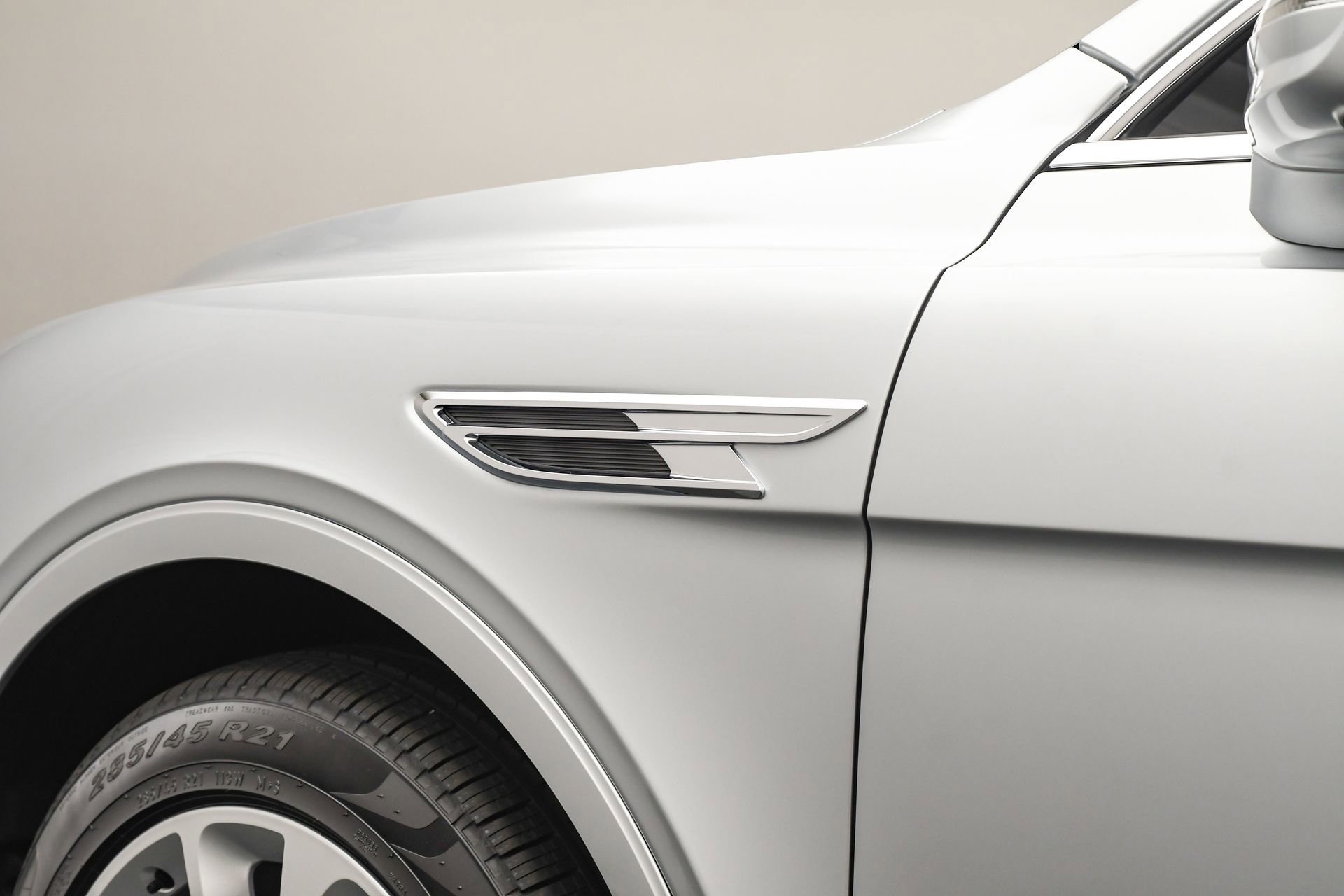 New 2025 Bentley Bentayga image 31