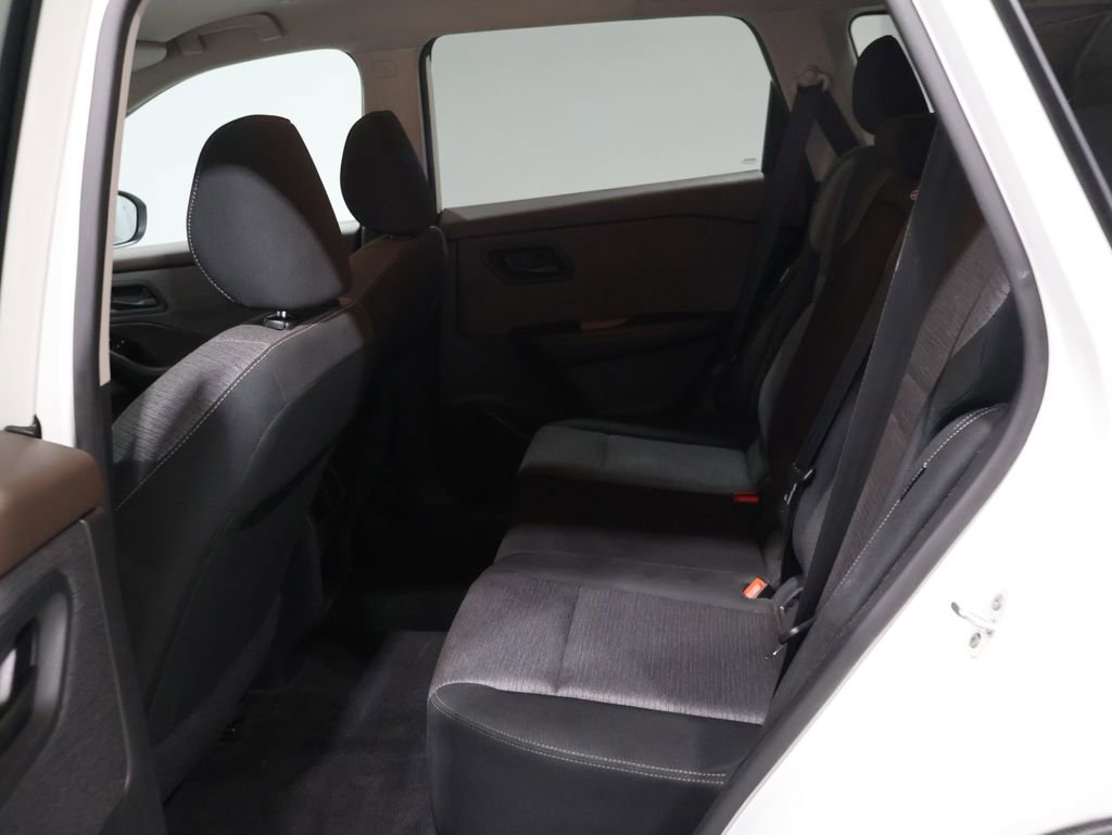 Used 2022 Nissan Rogue S image 17