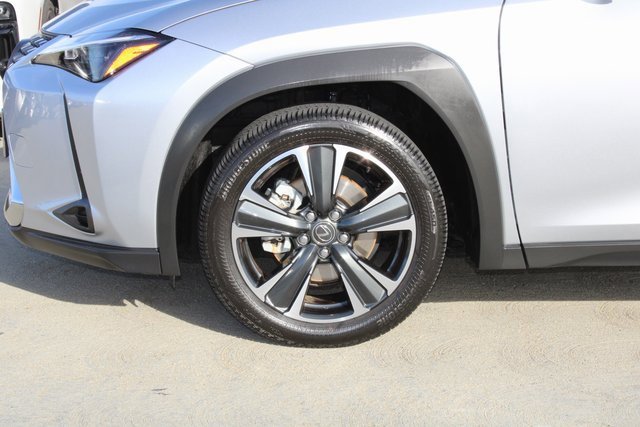 Certified 2025 Lexus UX 300h FWD image 4