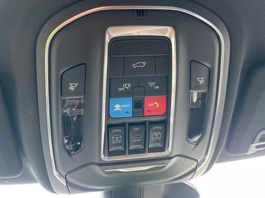 New 2026 Jeep Grand Cherokee Limited w/ Luxury Tech Group II RWD image 41