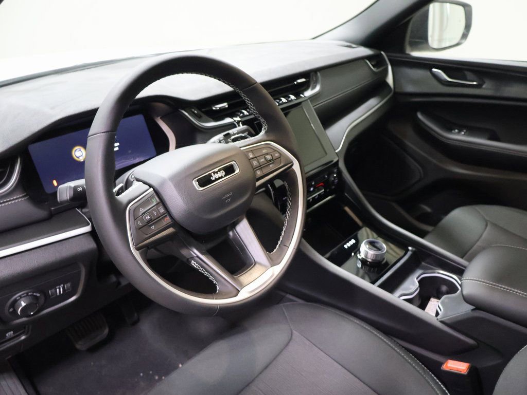 New 2025 Jeep Grand Cherokee Laredo X image 22
