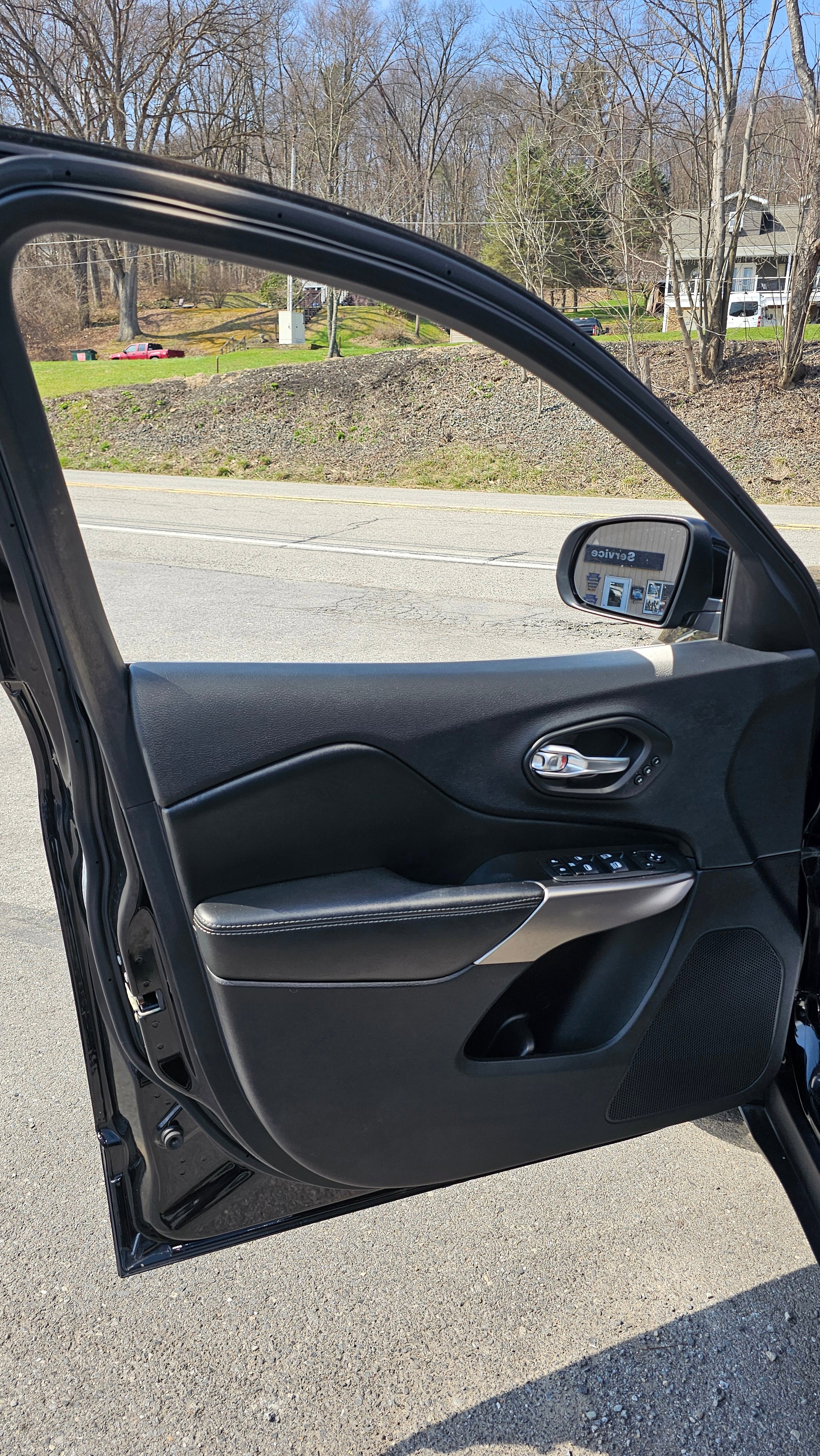 Used 2020 Jeep Cherokee Limited image 23
